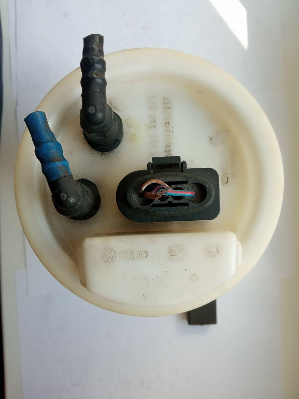 Паливний насос Volkswagen / Audi A/A-3 / Seat / Skoda VDO 228 233/001/001 / 228233/001/001 / 1J0 919 051 D / 1J0919051D