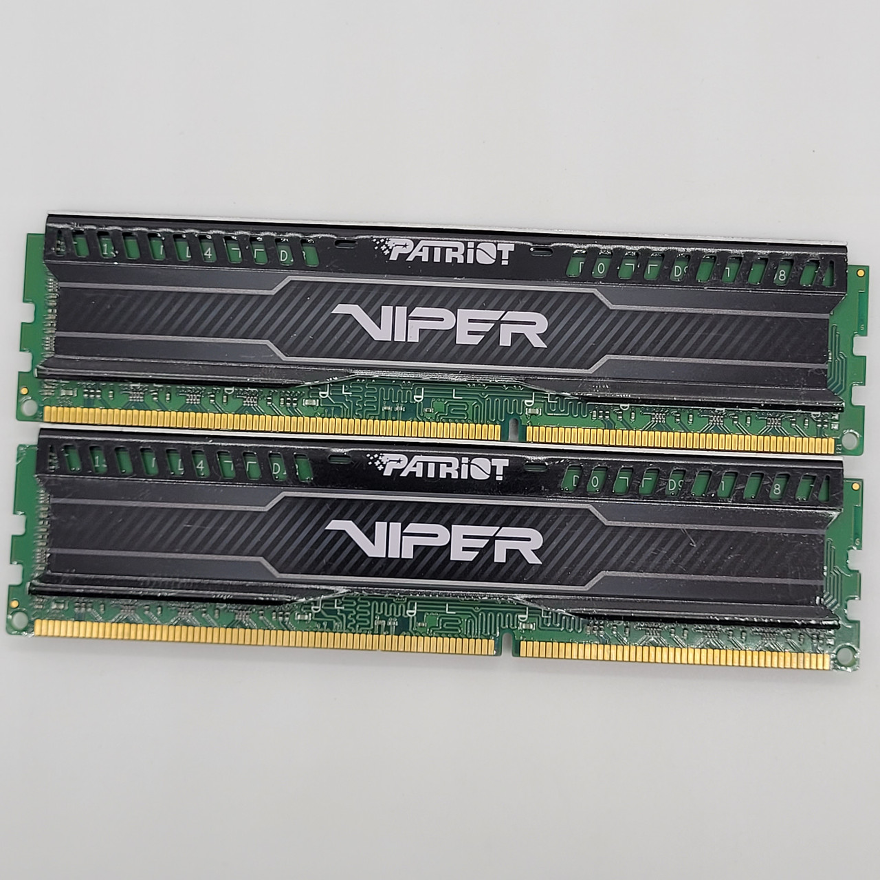 Пара оперативної пам'яті Patriot Viper DDR3 16Gb (2x8Gb) 1600MHz PC3-12800U 2R8 CL9 (PVL316G160C9K) Б/В