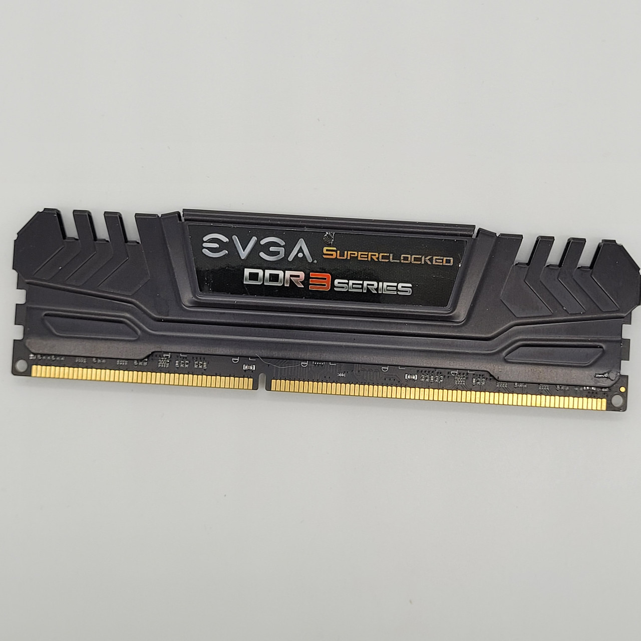 Оперативна пам'ять EVGA Superclocked DDR3 8Gb 1600MHz PC3-12800U 2R8 CL9 (16G-D3-1600-MR) Б/В