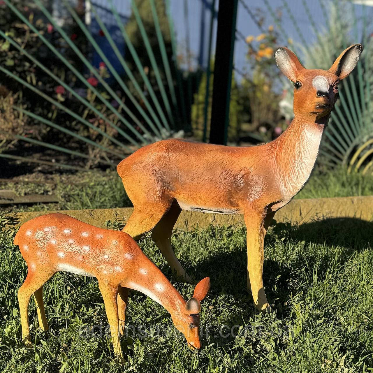 Садова фігура Олениха стоїть і Косуля пасеться, фігури садові, фігури для саду, садові статуетки, садові фігури з полістоуну