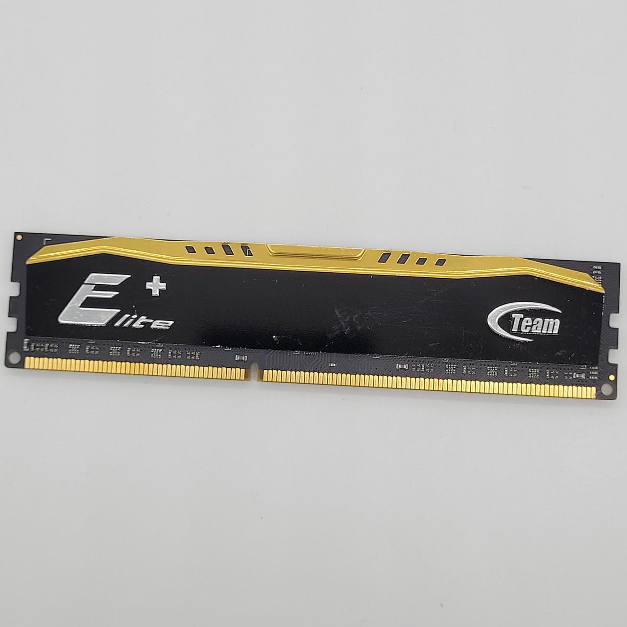 Оперативна пам'ять Team Elite+ DDR3 8Gb 1600MHz PC3-12800U 2R8 CL11 (TPD38G1600HC11BK) Б/В