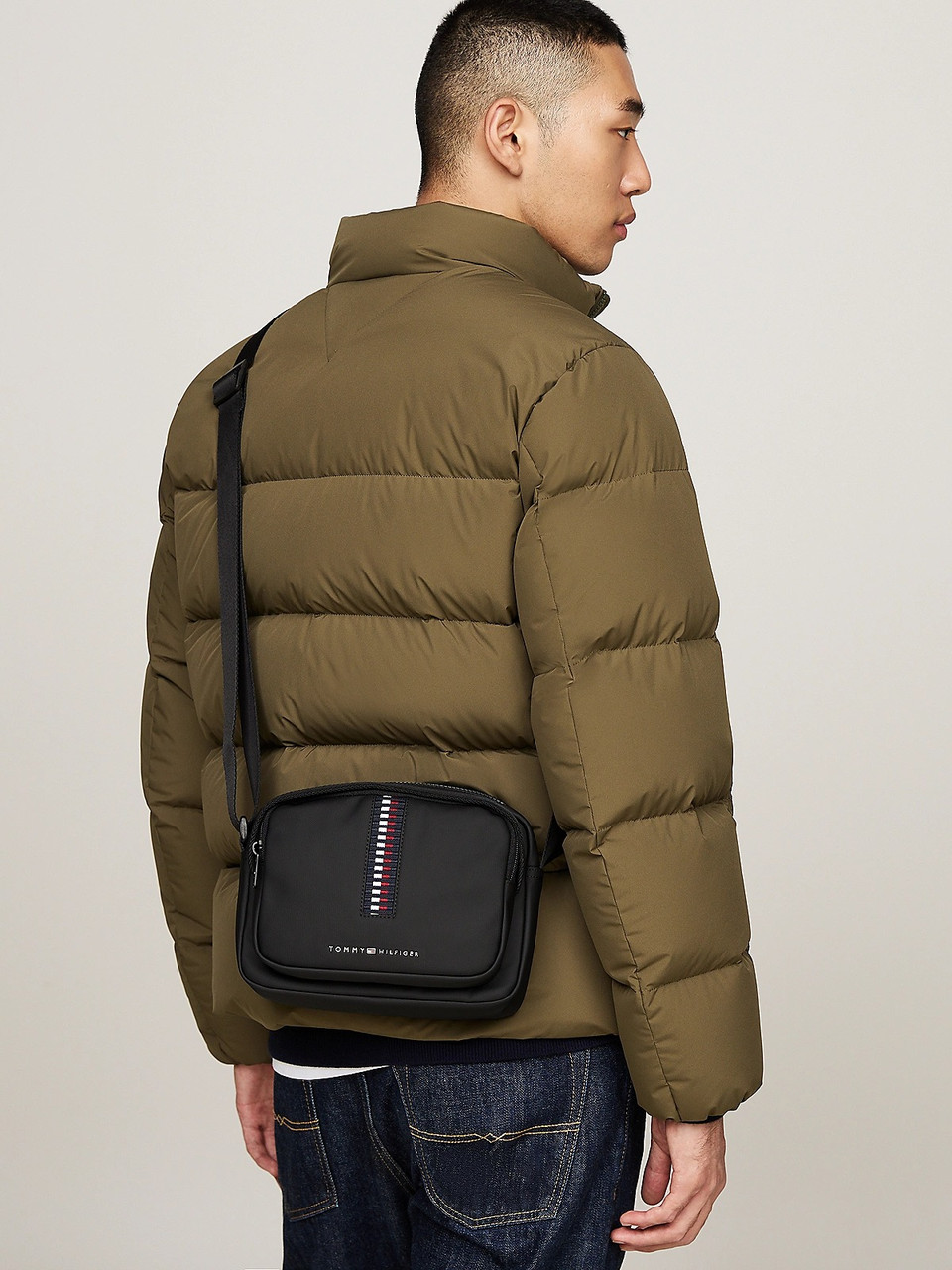 Стильна сумка Tommy Hilfiger через плече 1159821631 (Чорний One Size)