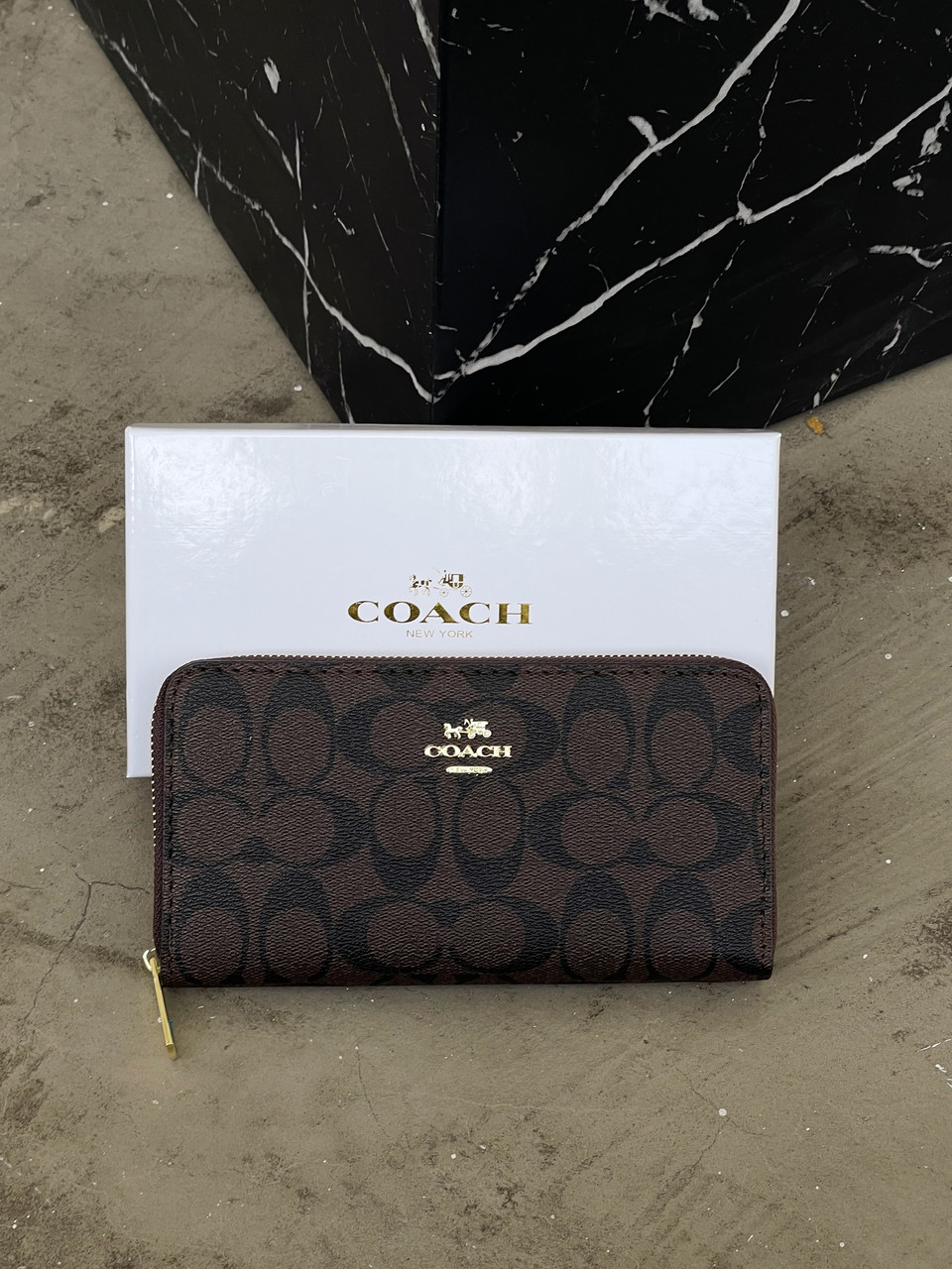 Жіночий гаманець Coach коричневий на багато відділень великий Коуч, фото 1