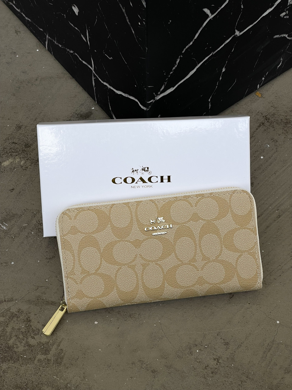 Жіночий гаманець Coach молочний на багато відділень великий Коуч, фото 1