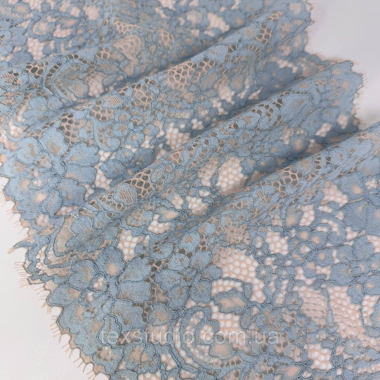 ЗАЛИШОК 0,50 м. Мереживо шантильї  "Есмеральда" еластичне бежева основа блакитне 22  см., фото 1