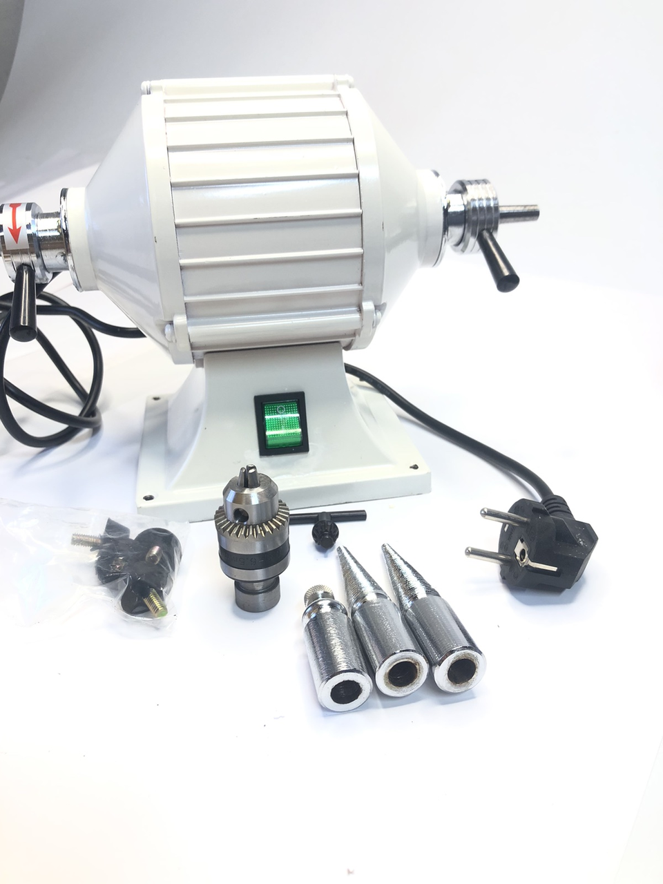 Шліфмотор із двома конусними насадками