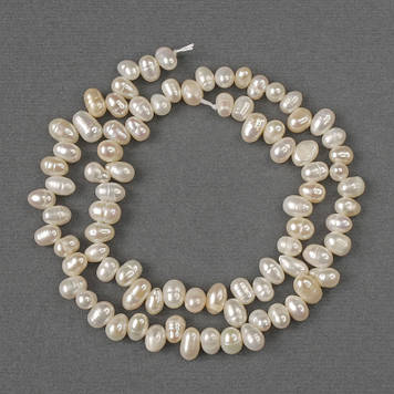 Намистини з натуральних річкових перлів овальних 6,5х4мм+- L-35см+- на нитці