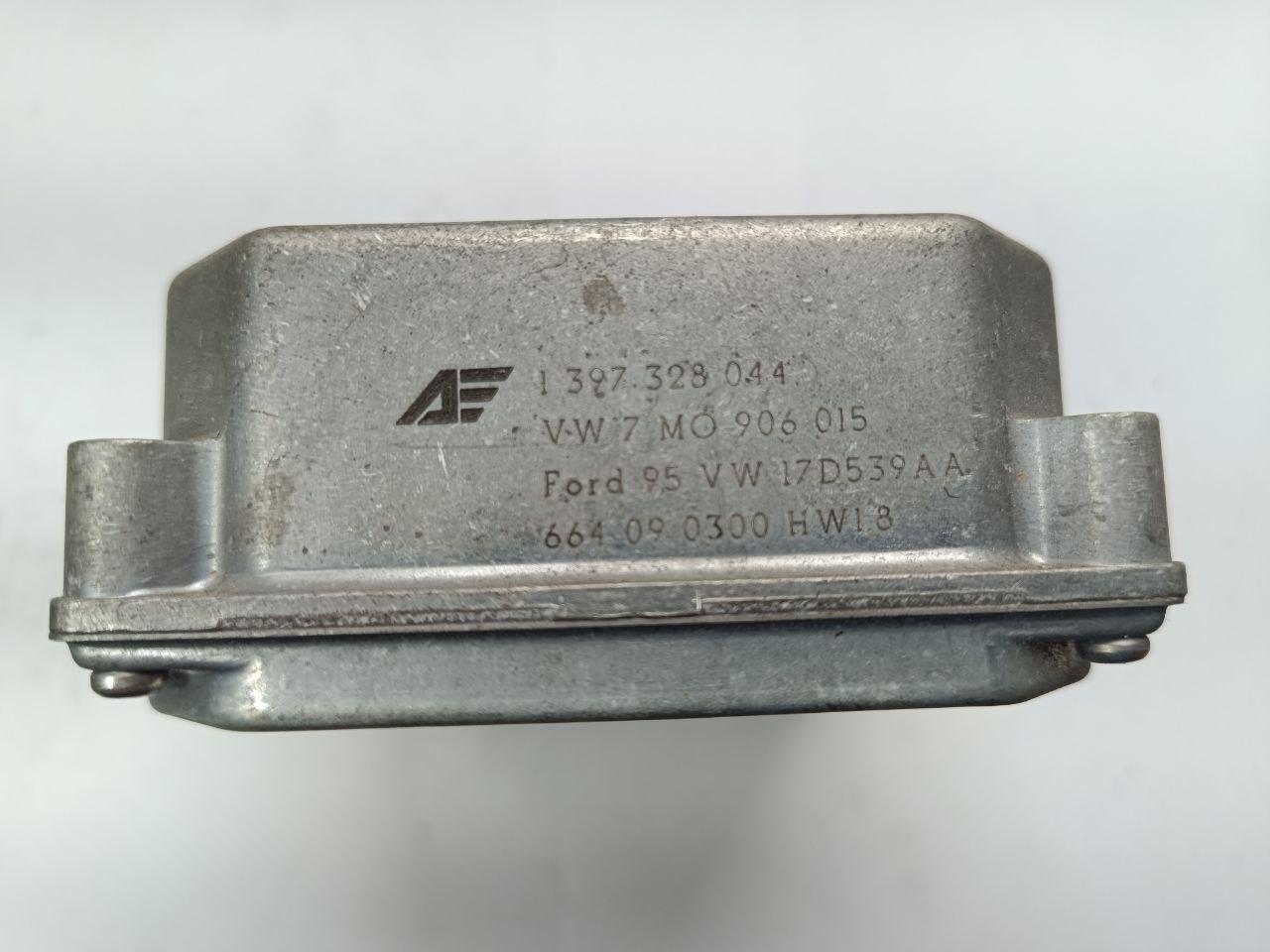 Блок керування Volkswagen Sharan Bosch 1 397 328 044 / 1397328044 / M0 906 015 / M0906015