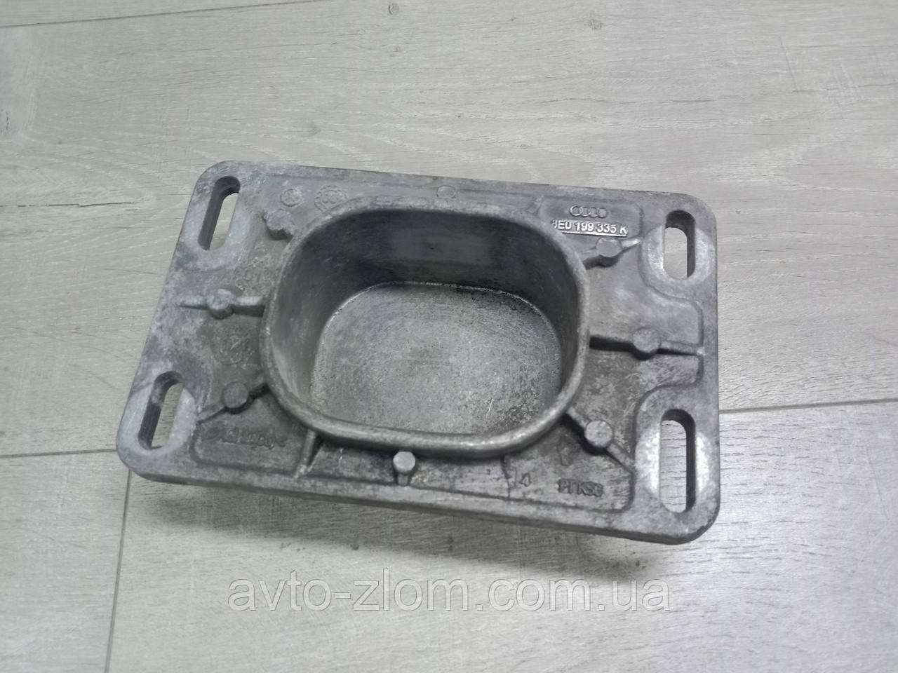 Передній кронштейн двигуна Volkswagen Passat B5 Audi A4 B6 Пасат Б5 Ауді А4. 8E0199335K., фото 1