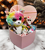 Набір цукерок з іграшкою коробки у вигляді серця подарунковий набір солодощів для дитини