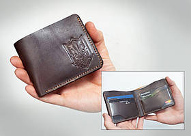 Маленький гаманець чоловічий натуральна шкіра темно-коричневий з гербом, біфолд без застібки, гаманець мінімалізм
