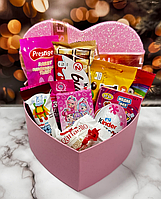 Солодкий набір цукерок красива подарункова коробка цукерок та шоколадок новорічний подарунок