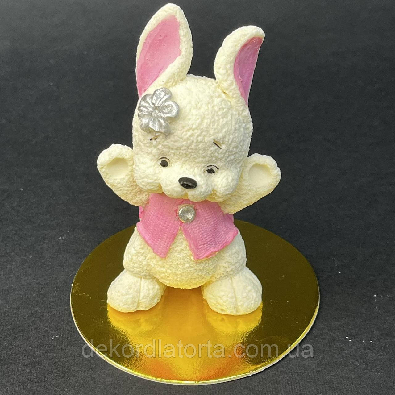 Шоколадна фігурка "Зайка з квіткою" для дівчинки