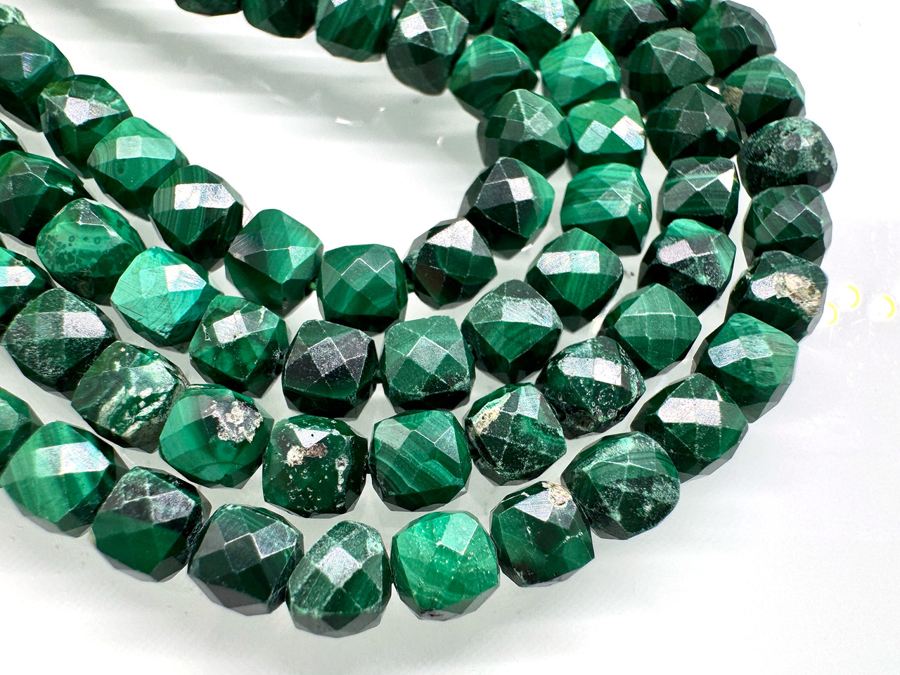 Малахіт кубик гранований 4 мм, низка, фото 1