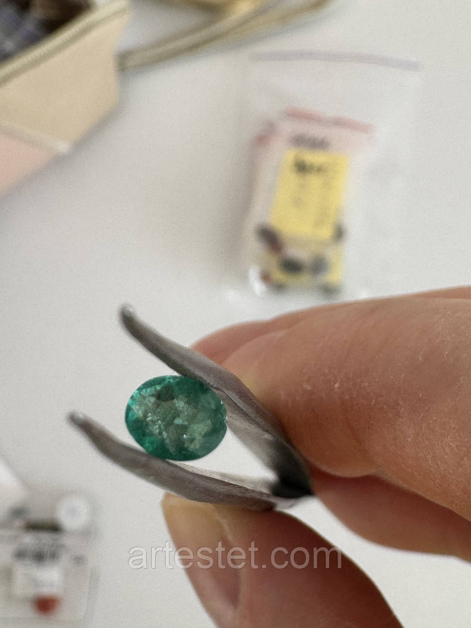 Смарагд красивого зеленого кольору 0.40ct.