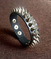 Рок браслет с шипами на руку. Кожаный