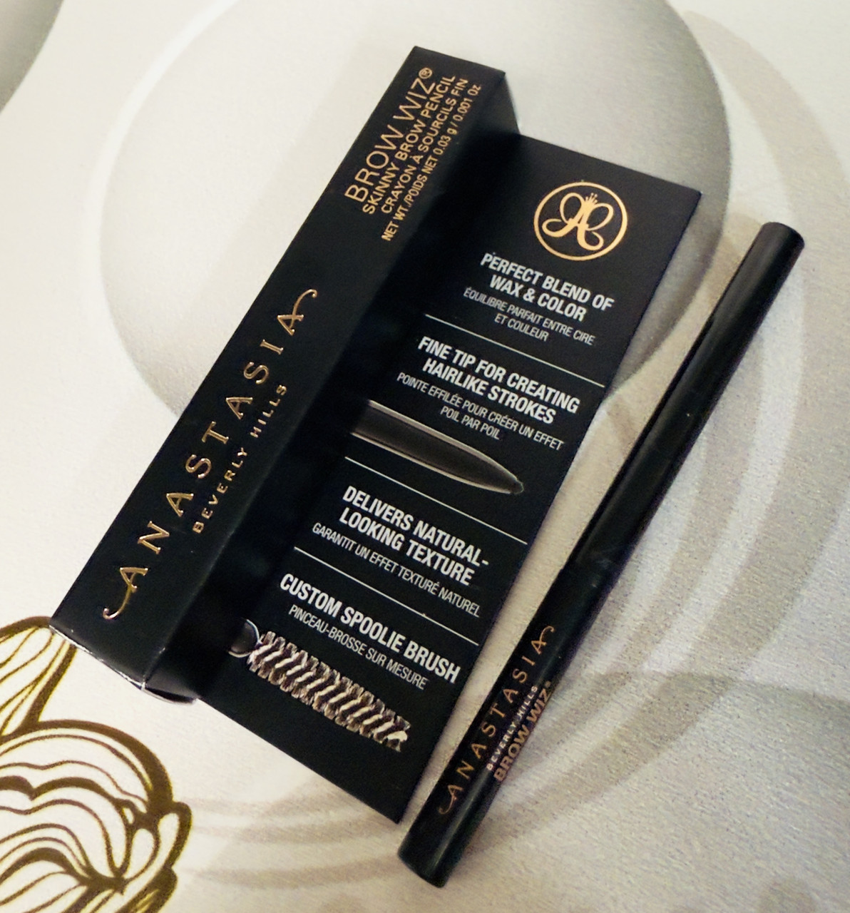 Темно коричневий тонкий олівець для брів Anastasia Beverly Hills