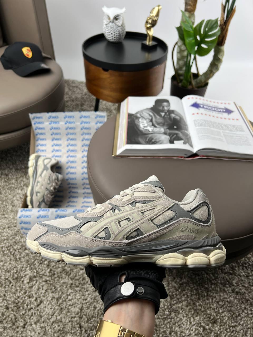 Чоловічі кросівки ASICS Gel-NYC Beige Grey, демісезонні кеди Асікс шкіра замша бежеві. Чоловіче взуття