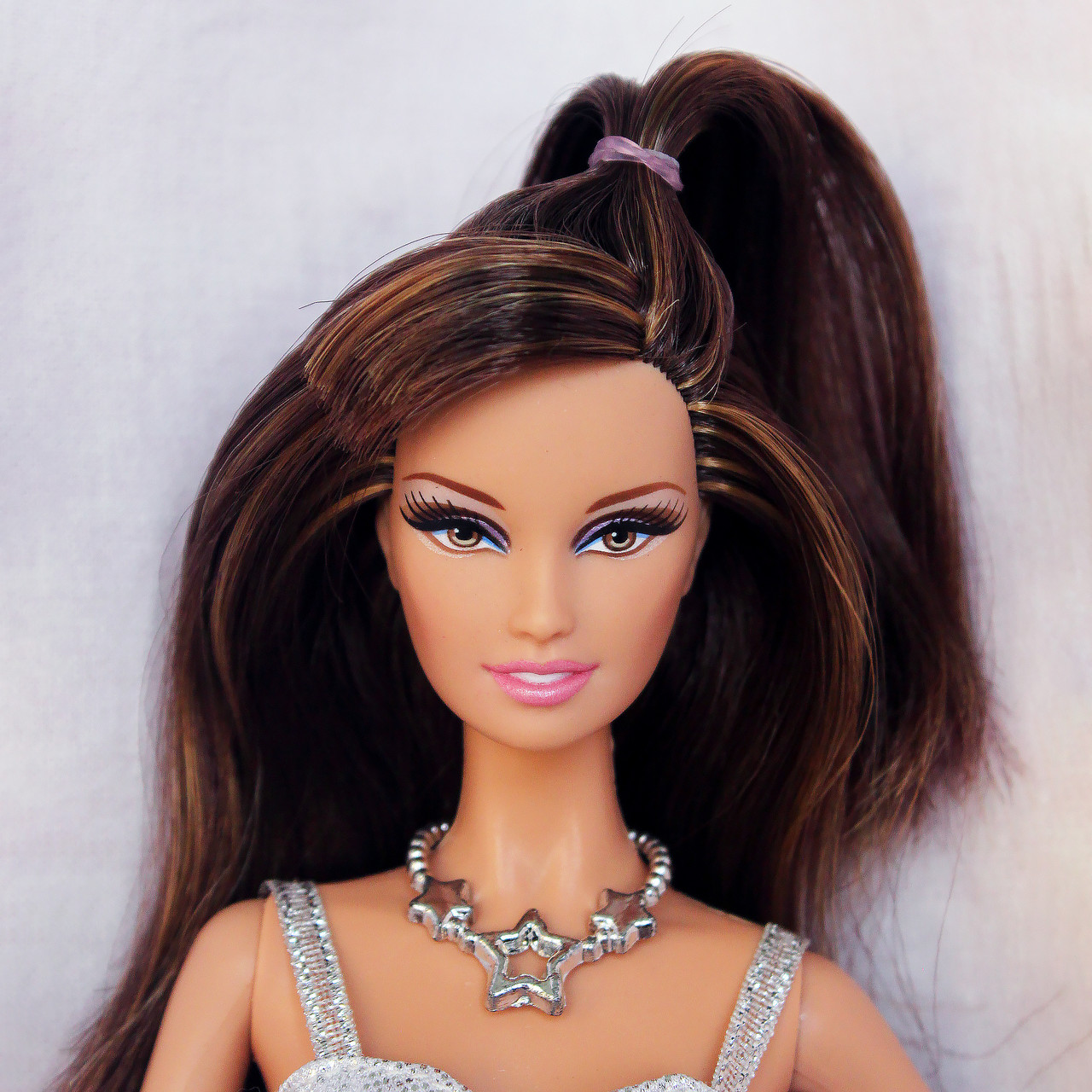 Колекційна лялька Барбі Barbie Basics в унікальному образі