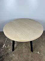 Стіл з ясена