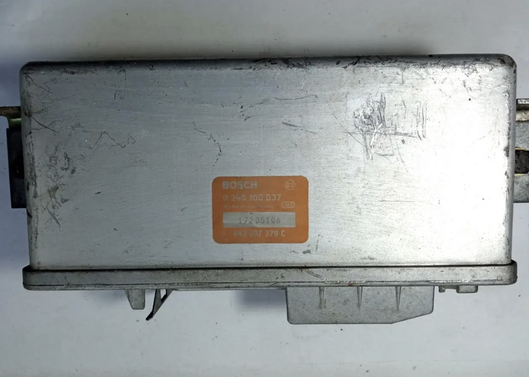 Електронний блок керування Volkswagen / Audi A-100 2.8 Bosch 0 265 100 037 / 0265100037 / 443 907 379 C / 443907379C