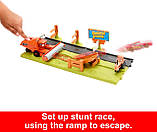 Набір тачки Disney and Pixar Cars Втеча від Френка та Каскадерні перегони від Mattel, фото 3