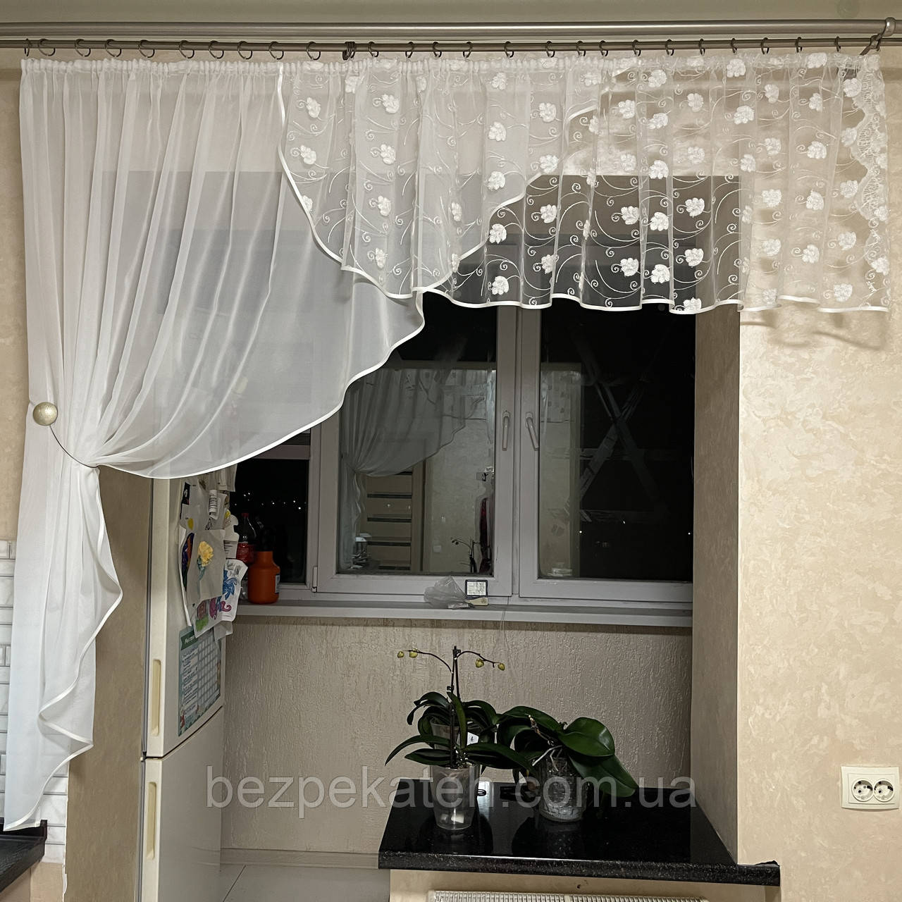 Стильна тюль для кухні. Готова тюль в кухню. Красива тюль на кухню. Коротка кухонна тюль. Арка на кухню. Асиметрична тюль