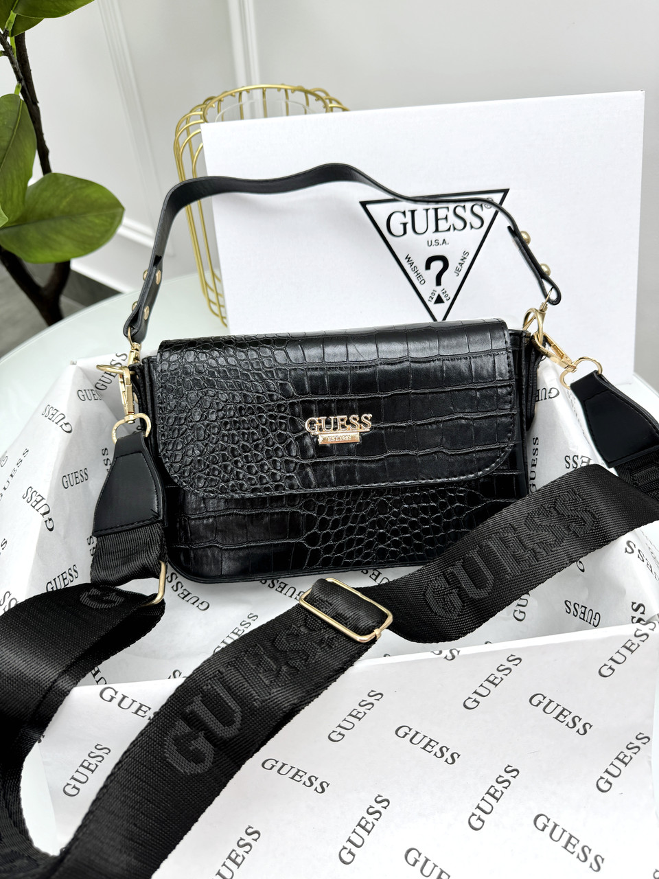 Сумка жіноча Guess чорний рептилія крос боді через плече Гесс, фото 1