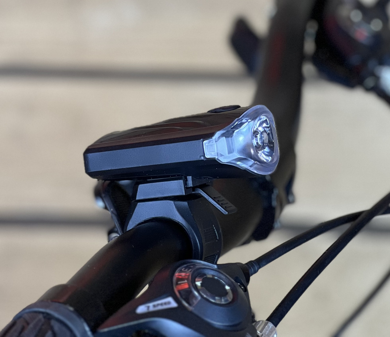Фонарик на велосипед ліхтарик фара передня ONRIDE Xeo (50 lm, 3xAAA в комплекті), пластикова чорна