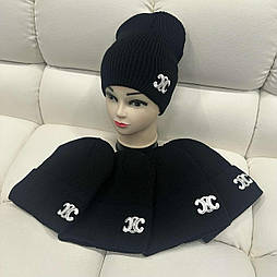 Жіноча шапка шерсть на флісі в чорному кольорі