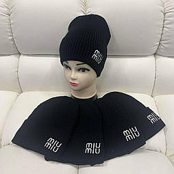 Жіноча шапка в чорному кольорі вовна на флісі