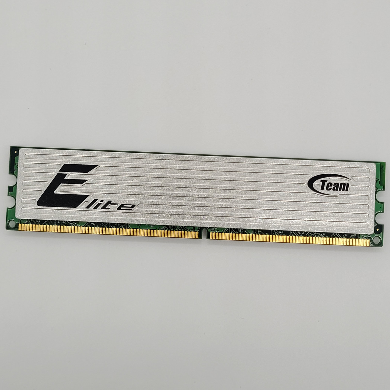 Ігрова оперативна пам'ять Team Elite DDR2 2Gb 800MHz PC2-6400U CL5 (TEDD2048M800HC5) Б/В