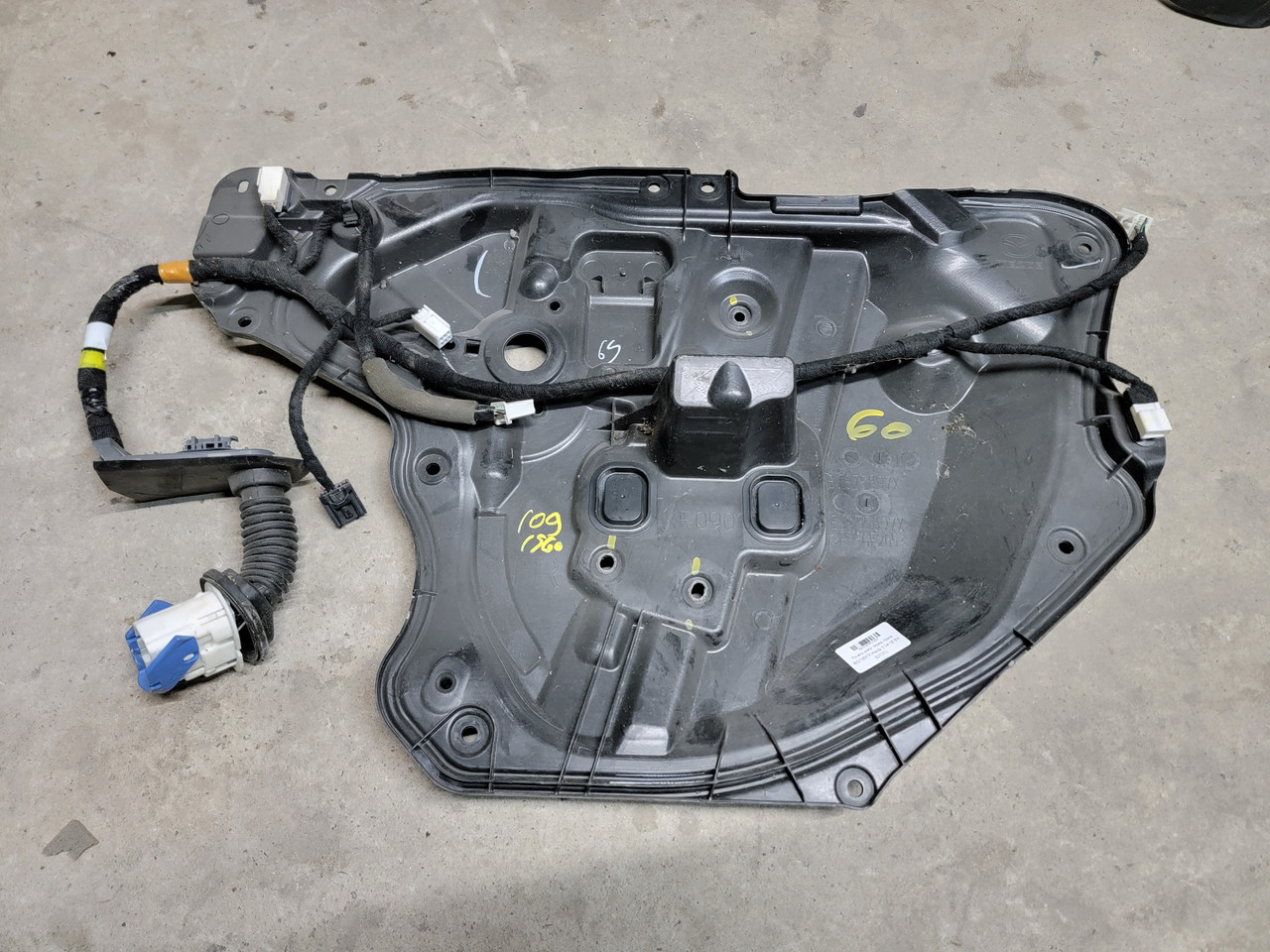 Панель двері перед. права BJS75897X Mazda 3 14-18 BM (02131)