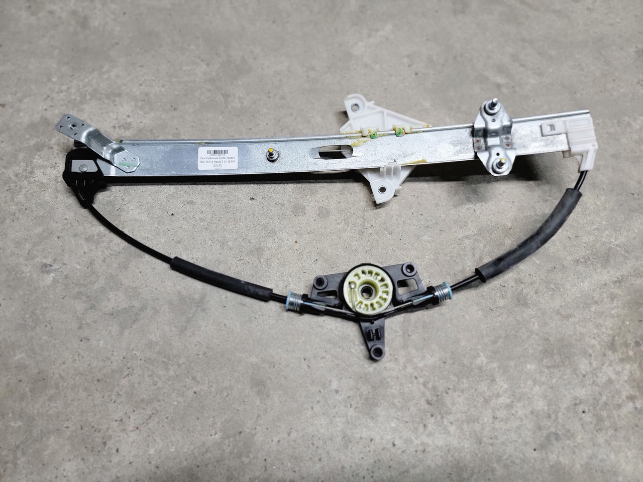 Склопідйомник перед. правий BJS75897X Mazda 3 14-18 BM (02132)