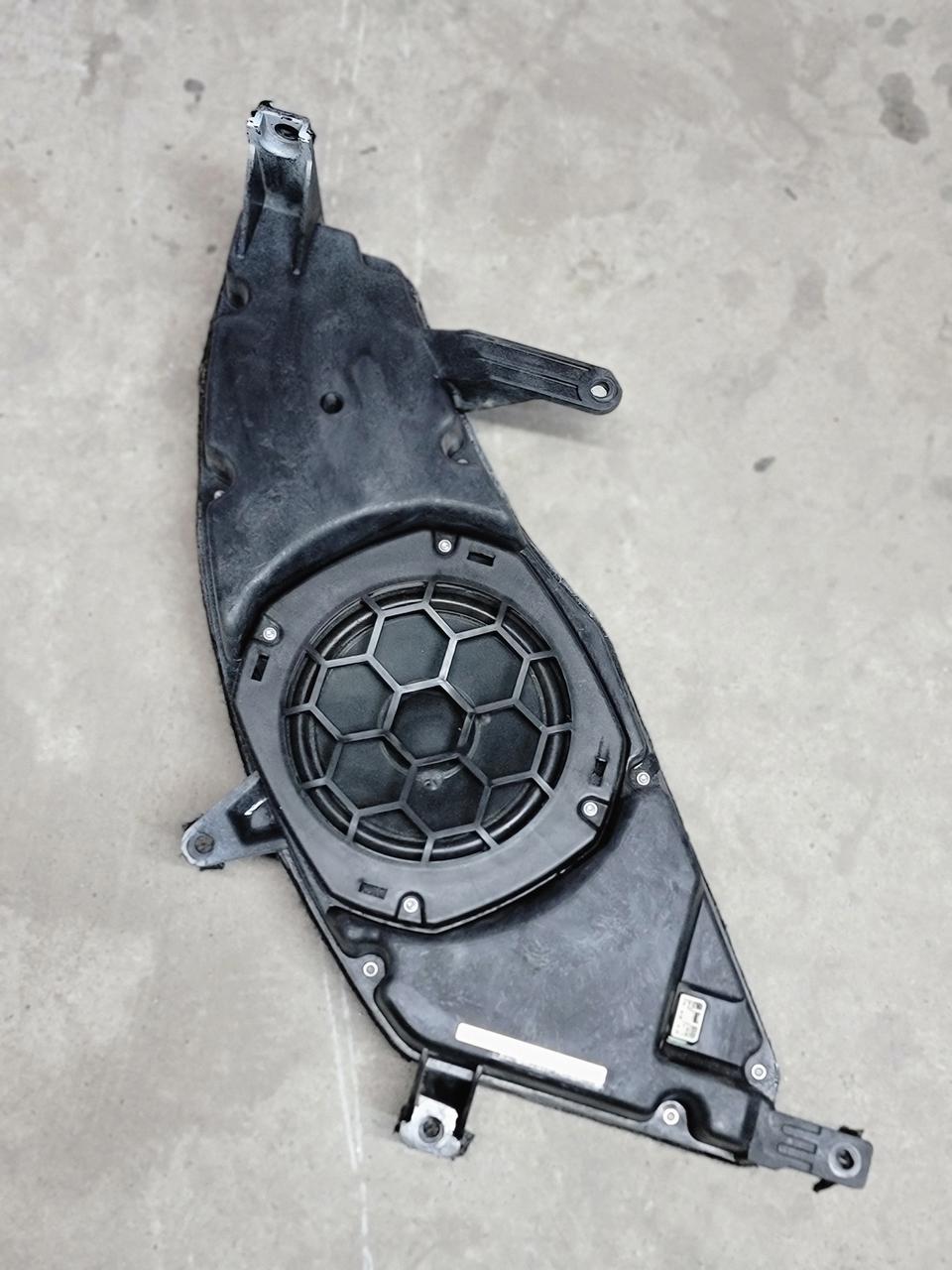 Cабвуфер "BOSE" 39120-STK-A81 Acura RDX 07-12 (02166)