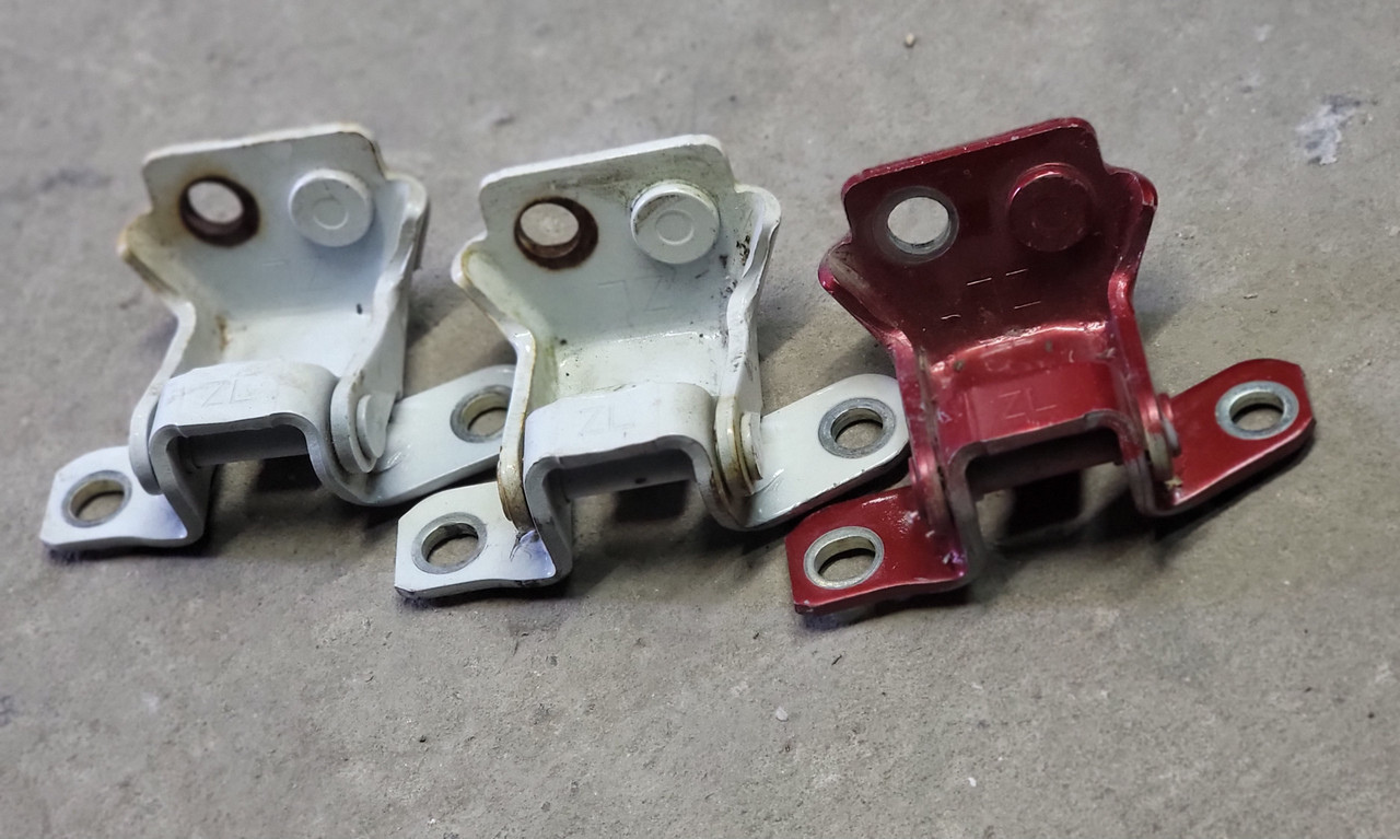 Петля двері задня ліва верхня KD53-59-210A Mazda (02471)