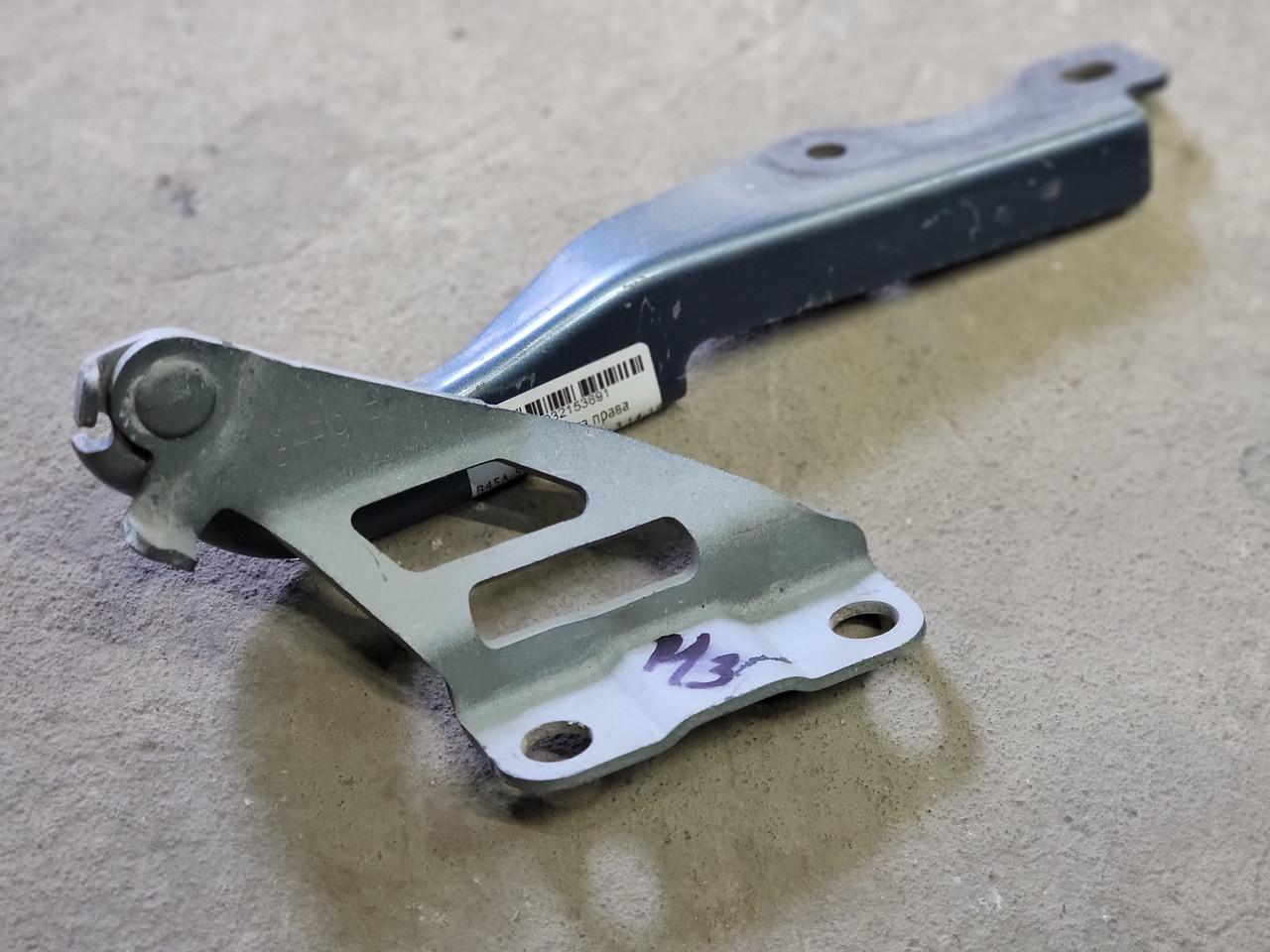 Петля капота права B45A-52-420A Mazda 3 14-18 BM (02477)