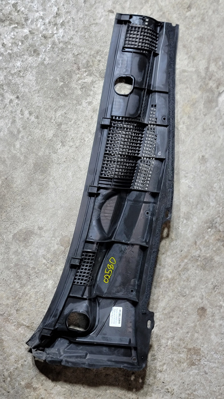 Пластик під лобове скло / Жабо ліва GK2A507S0B MAZDA 6 02-07 (02580)