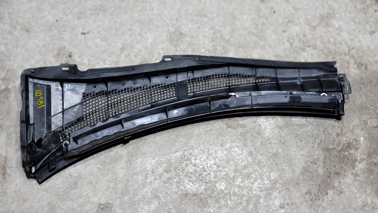 Пластик під лобове скло / Жабо права GK2A507R0C MAZDA 6 02-07 (02581)