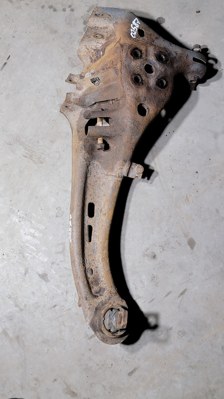 Важіль задній поздовжній правий GJ6A28200K Mazda 6 (GG) 03-07 (02587)