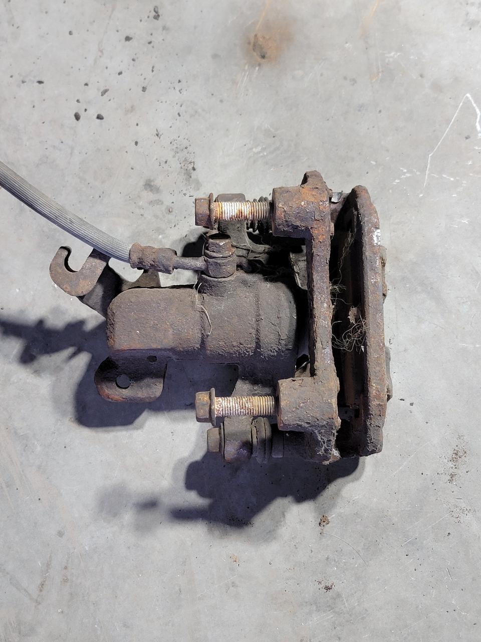Суппорт задній правий Mazda 6 (GG) 2003-2007 GJZA2698ZC (02594)