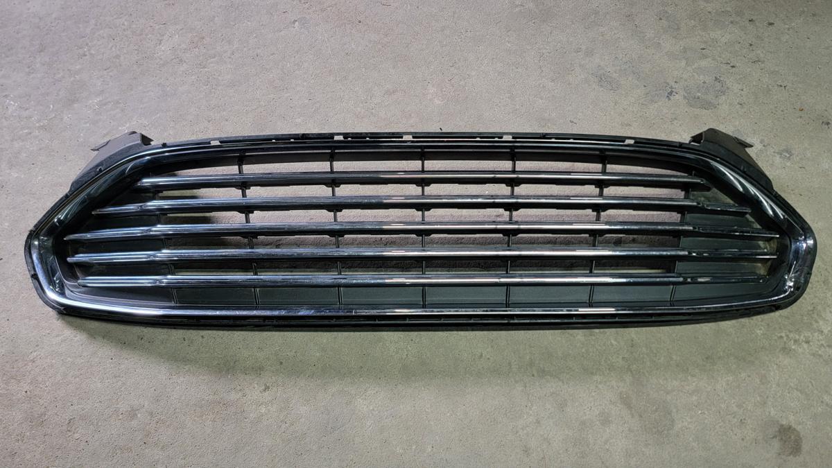 Решітка радіатора Ford Mondeo MK5 DS738150JW (02625)