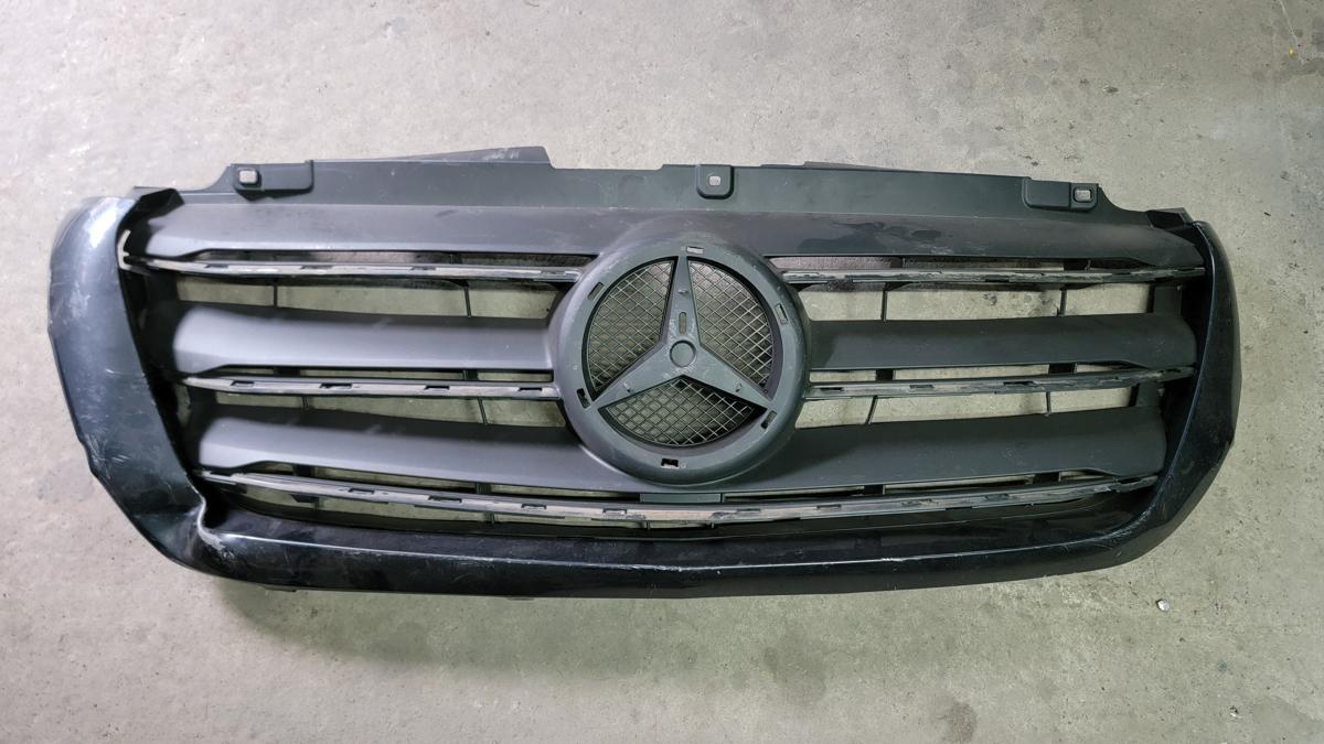 Решітка радіатора mercedes w907 w910 sprinter A9108852700 (02627)