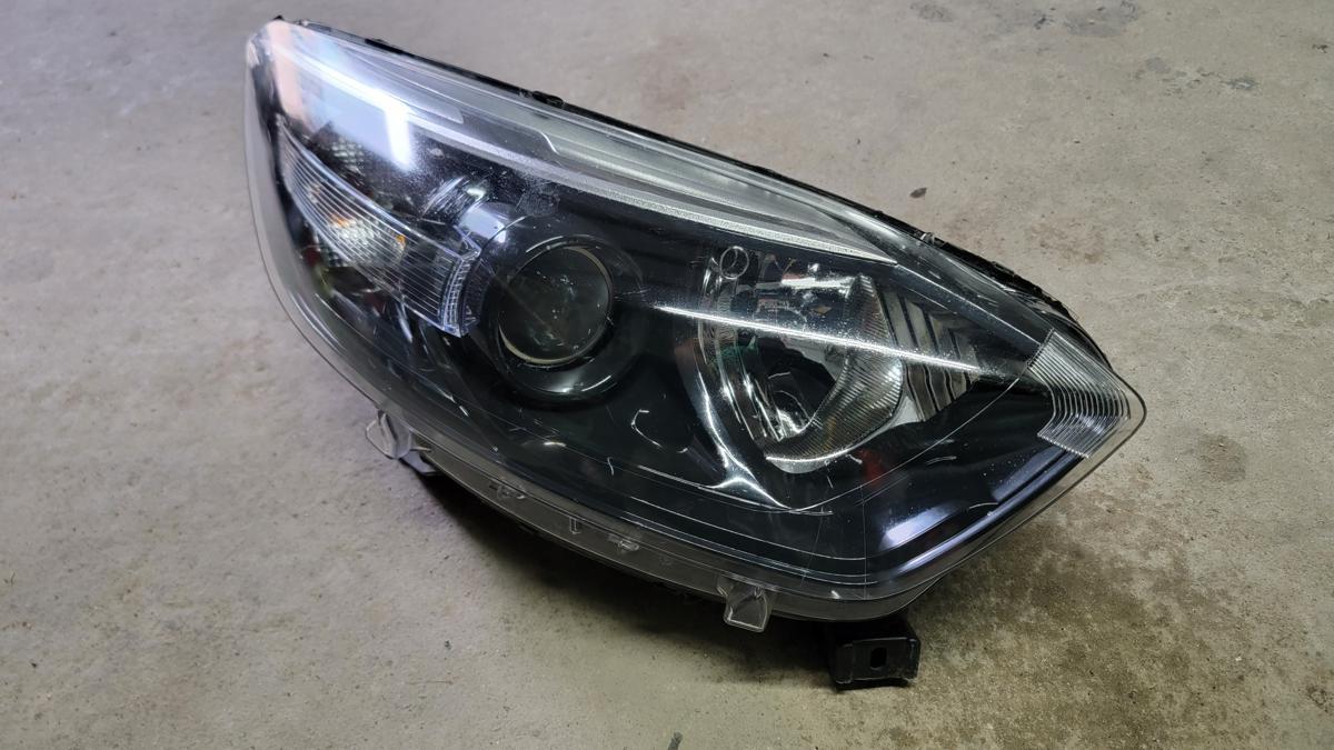 Фара права Renault Captur Оригінал 260105066R (02641)
