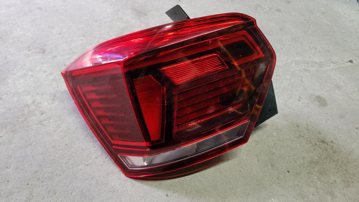 ЗАДНЯ ФАРА ЛІВА VW POLO 2G0 945 207 B (02642)