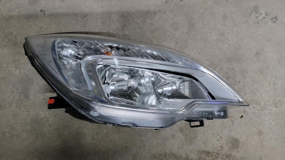 Фара передня права Opel Meriva B 13253630 (02650)