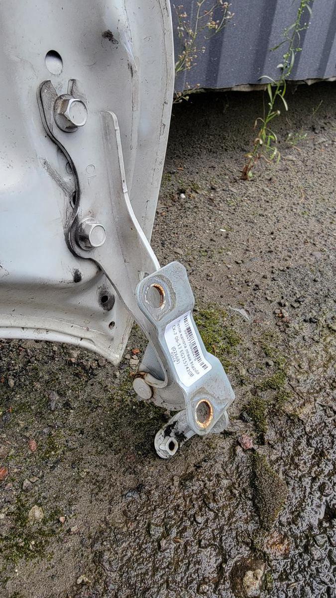 Петля капота ліва Mazda CX-7 06-12 EG2152420B (02668)