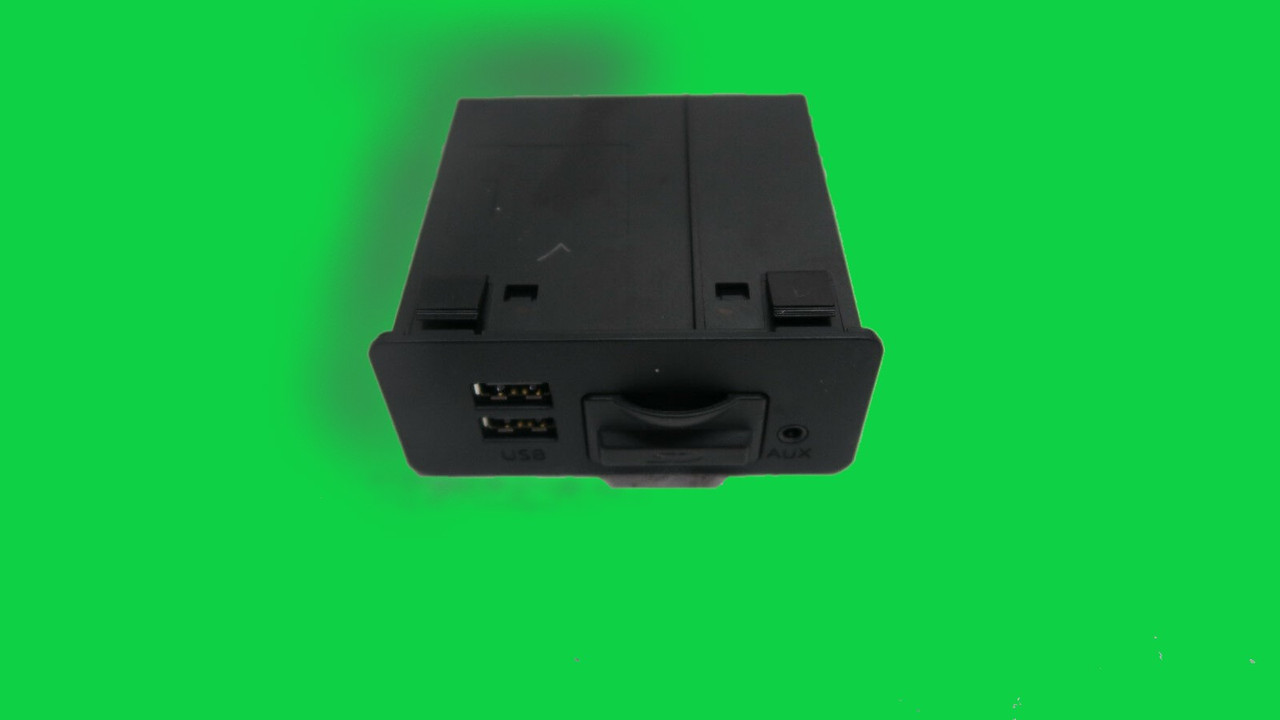 Audio Auxiliary Jack/Аудіо допоміжний роз'єм/ Модуль USB BHP1669U0B Mazda 3 (BN.BM)