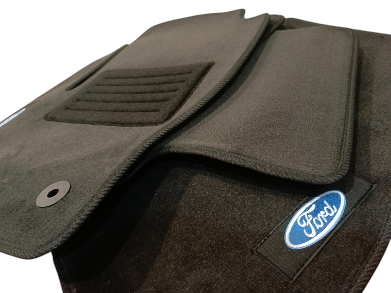 Ворсові килимки для Ford Kuga 2 – м’які та комфортні