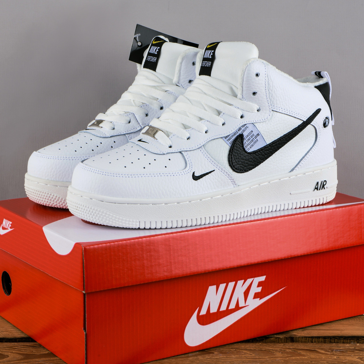 РОЗПРОДАЖ!! Зимові Кросівки Nike Air Force з хутром білі з чорним лого